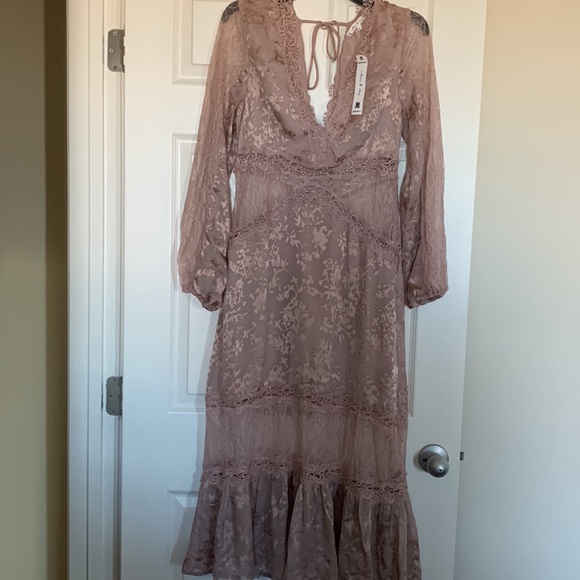 Willow& Clay - Picture 2 of 3